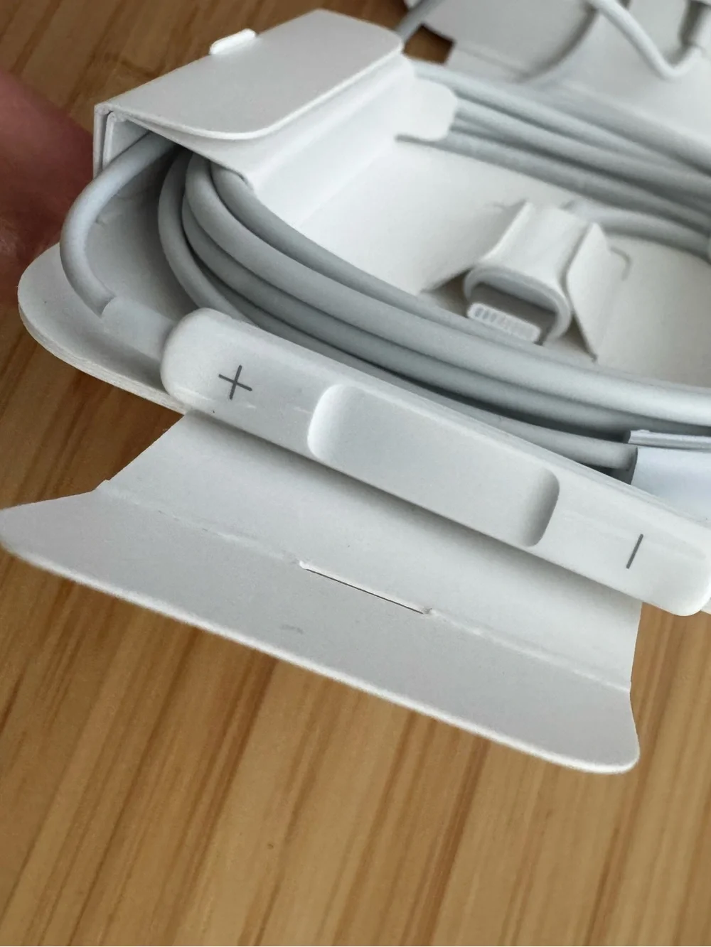 Brand new Apple white wired earbuds with lightning connector